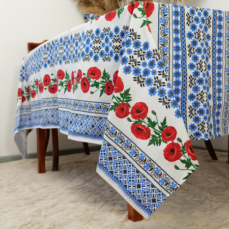 Скатертина вишиванка синя з маками 150*220 